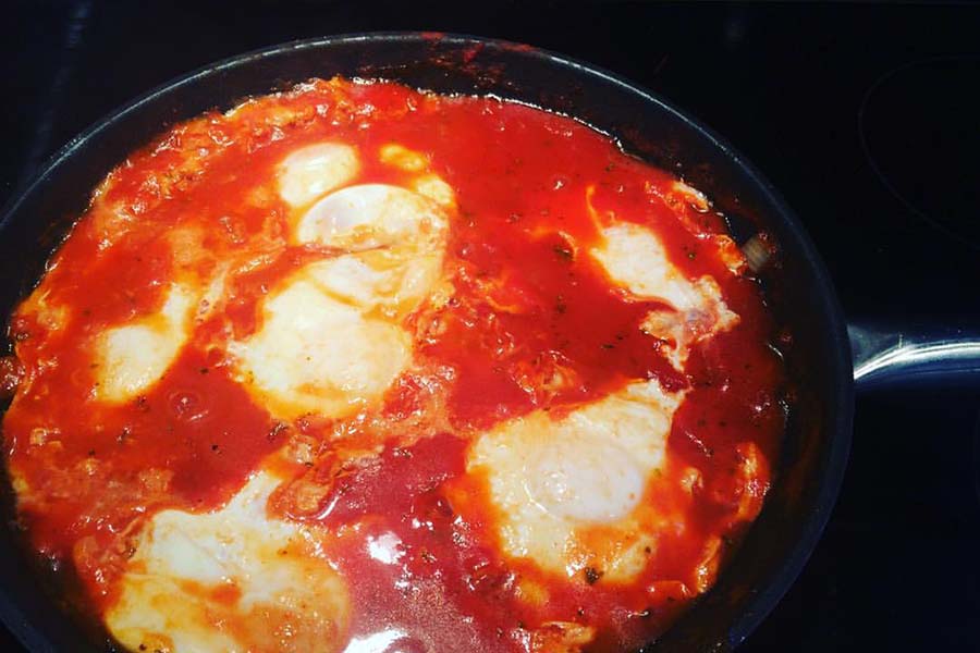 one pan eggs and home-made tomato sauce