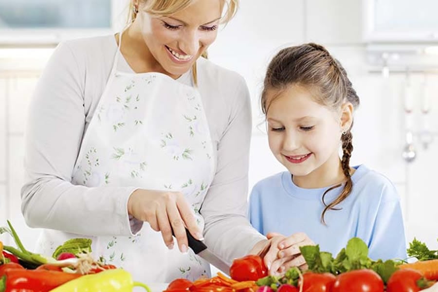an age appropriate guide to cooking with kids